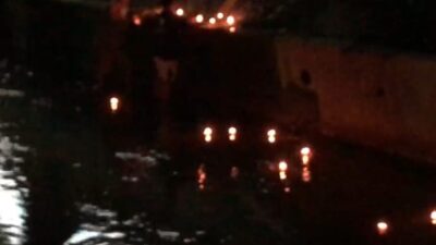 Bebarengan Rayakan Imlek di Blora, Ratusan Kapal Lilin Menyusuri Kali Grojogan
