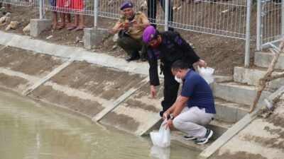 DPK IARMI Blora Bekerjasama DPP IARMI Jateng Tabur Ribuan Benih Ikan