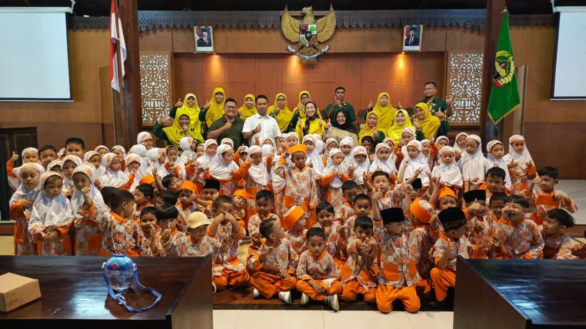 Kunjungan edukatif TKIT Permata Mulia ke Kantor DPRD Blora.