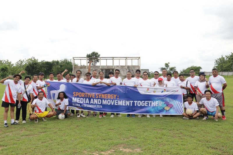 PWI Blora bersama Pertamina Regional 4 gelar olahraga sepakbola di Stadion Kridaloka Jepon, Blora.