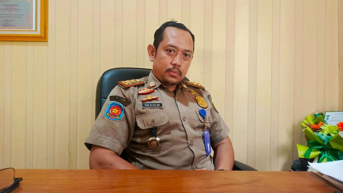 Kabid Tibumtram dan Linmas, Yugo Wahyudi di temui diruang kerjanya.