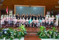 Ketua DPRD Blora, Mustofa, Wakil Pimpinan, Anggota beserta istri di Pendopo Rumah Dinas Bupati Blora. 