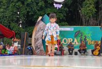 Salah satu peserta dalam fashion show Blora Berkebaya Tahun 2024.