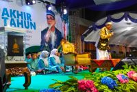 Ustaz Muhammad Subkhi Al-Bughury saat memberikan tausiahnya dalam rangka Ngaji Akhir Tahun di Masjid Moetiah Blora.
