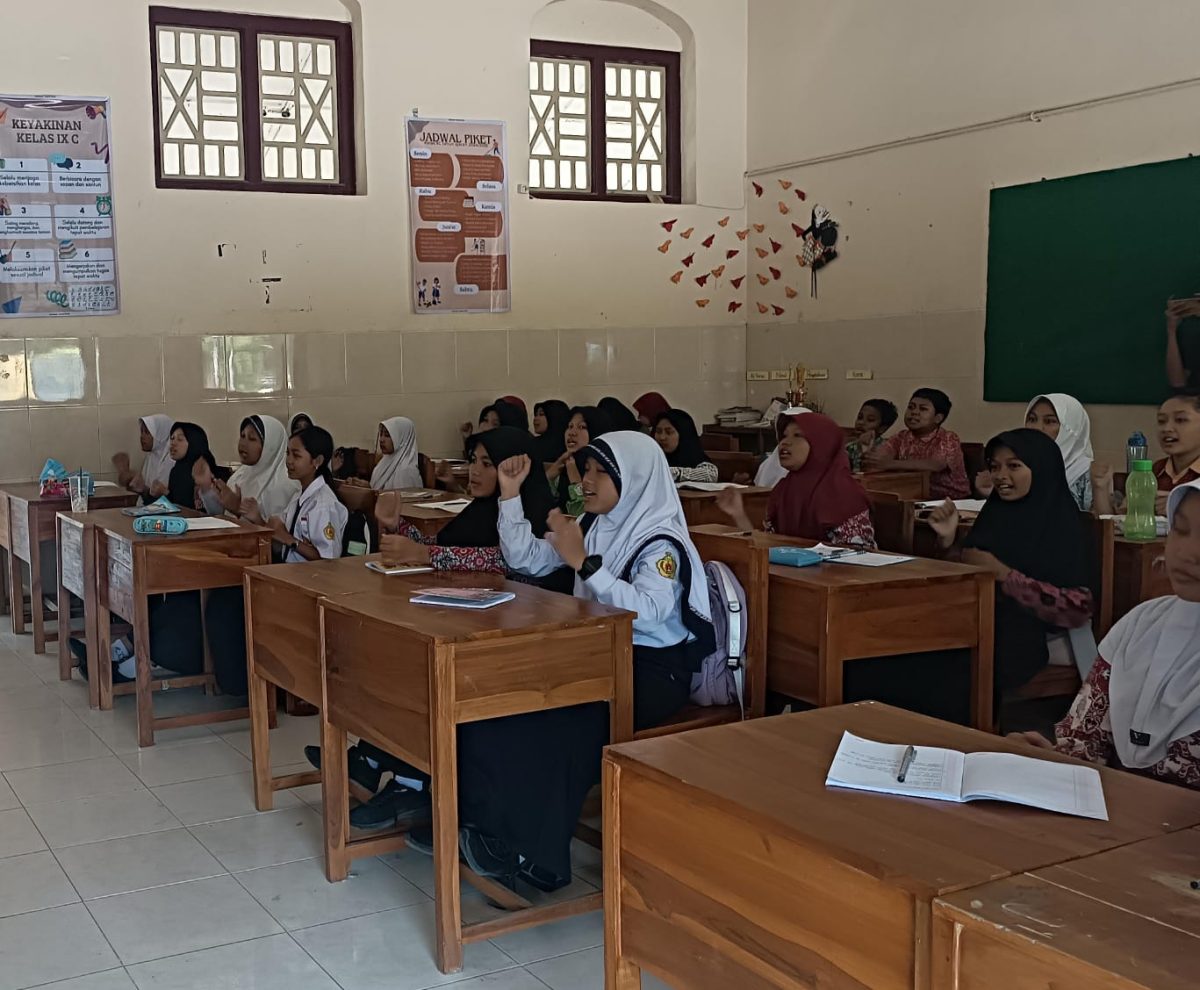 Proses belajar mengajar di SMP Negeri 1 Blora.
