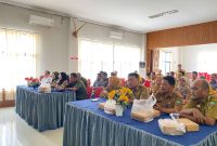 Rapat koordinasi yang melibatkan camat, Kasi pembangunan kecamatan, perwakilan pendamping desa di kantor Dinas PMD Blora.