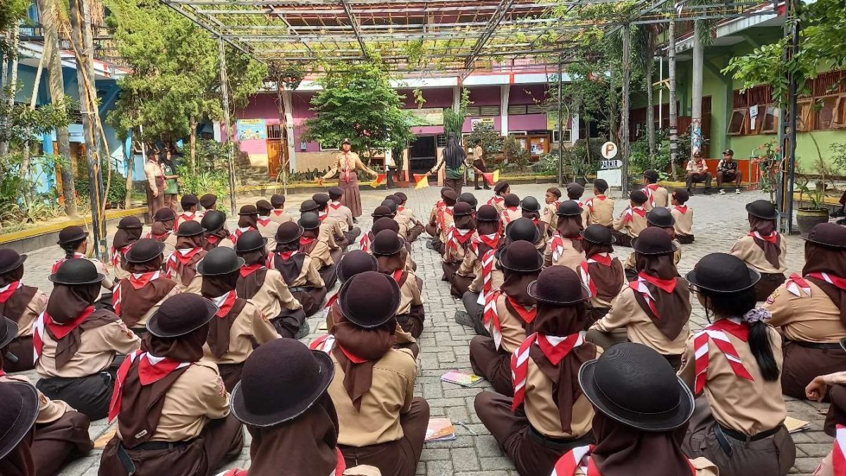Kegiatan ekstra kulikuler Pramuka di SMP Negeri 2 Blora.