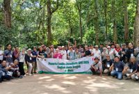 Ketua DPRD Blora, Mustopa bersama PWI Jateng di wisata Goa Terawang Blora.