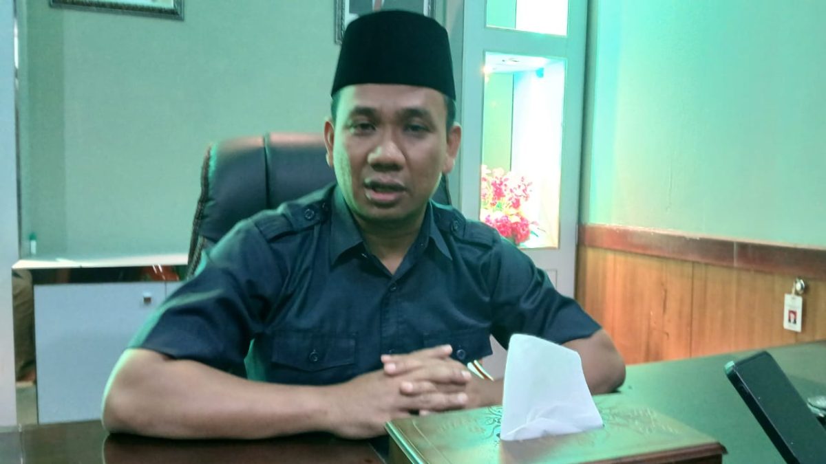 Ketua DPRD Blora, Mustopa di ruang kerjanya.
