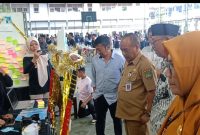 Kepala Dinas Pendidikan Kabupaten Blora, Sunaryo didampingi Kepala SMP Negeri 1 Blora, Ainur Rofiq.