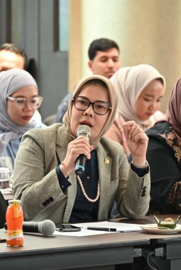 DPR RI, Eva Monalisa Salurkan Bantuan Pendidikan hingga Bedah Rumah di Dapil Jateng III