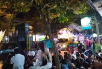 Ribuan Warga Rembang dan sekitarnya padati jalan dalam acara lomba thetek.