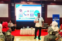 Anggota Komisi IX DPR RI Edy Wuryanto saat melakukan sosialisasi progam makan bergizi gratis di Gedung DPD PPNI Kabupaten Blora bersama ratusan bidan.