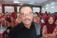 Anggota Komisi IX DPR RI, Edy Wuryanto bersama perawat di Gedung DPD PPNI Kabupaten Blora.
