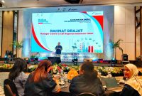 Manager Comrel dan CID Regional Indonesia Timur, Rahmat Drajat saat memberikan sambutan dalam Media Gathering 2025 di Hotel Claro, Makassar, Sulawesi Selatan.