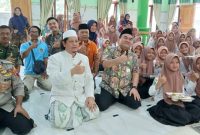Bupati Blora Arief Rohman turun langsung meninjau penyaluran program MBG di Pondok Pesantren Walisongo, Desa Semawur, Ngawen, Blora.