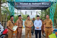 Direktur Jenderal (Dirjen) Pengembangan Ekonomi dan Investasi Desa, Daerah Tertinggal pada Kementerian Desa, Pembangunan Daerah Tertinggal, dan Transmigrasi Republik Indonesia, Dr. H. Tabrani Bupati Blora Arief Rohman, Ketua Praja Blora Agung Heri, Kepala Desa Bangsri Laga Kusuma dan Kepala Desa Plosorejo Muslih di tempat wisata Noyo Gimbal.