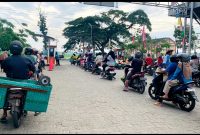 Situasi antrian e parkir Pasar Sido Makmur Blora.