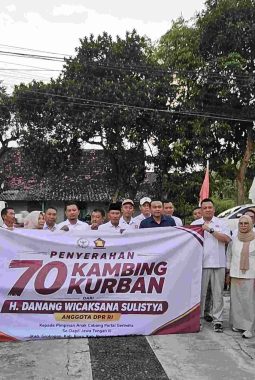 DPC Gerindra Blora Salurkan Hewan Kurban