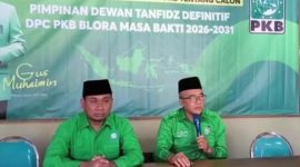 Ketua PKB Blora dua periode masa bakti  2016 - 2026 Abdul Hakim bersama Ketua DPRD Blora Mustopa dalam konferensi pers di Gedung PKB Blora.