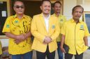 Tengah : Ketua DPD Golkar Blora, Siswanto.