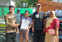 Baznas Blora berikan bantuan dua gerobak kepada dua penerima manfaat.