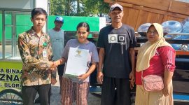 Baznas Blora berikan bantuan dua gerobak kepada dua penerima manfaat.