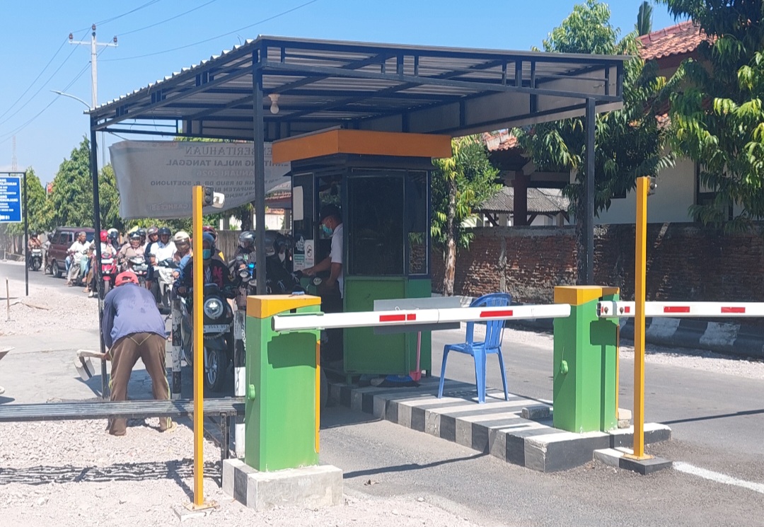 Situasi pintu keluar RSUD R. Soetidjono Blora. 